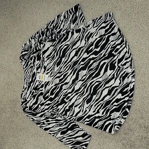 JM Collection Tee Size Medium New with Tags